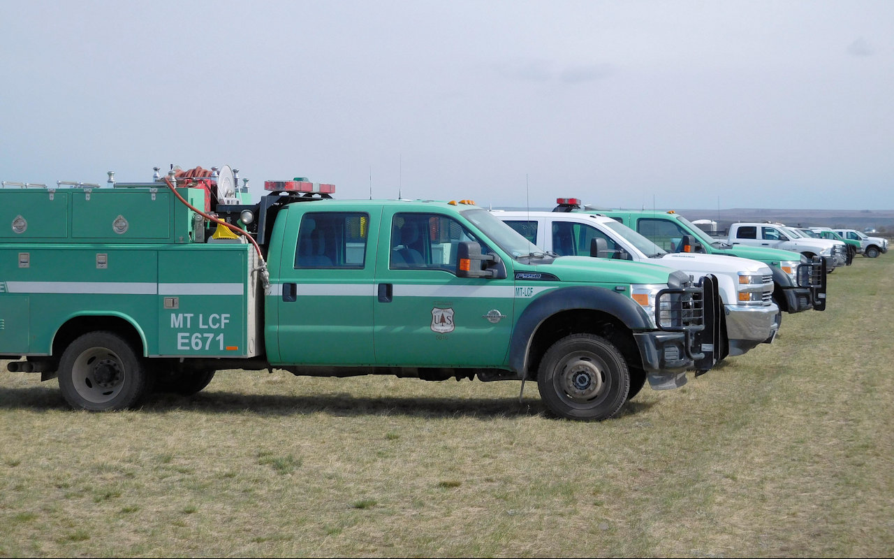 Fire engines at Elk Hill Fire, April 13, 2016 - USFS photo